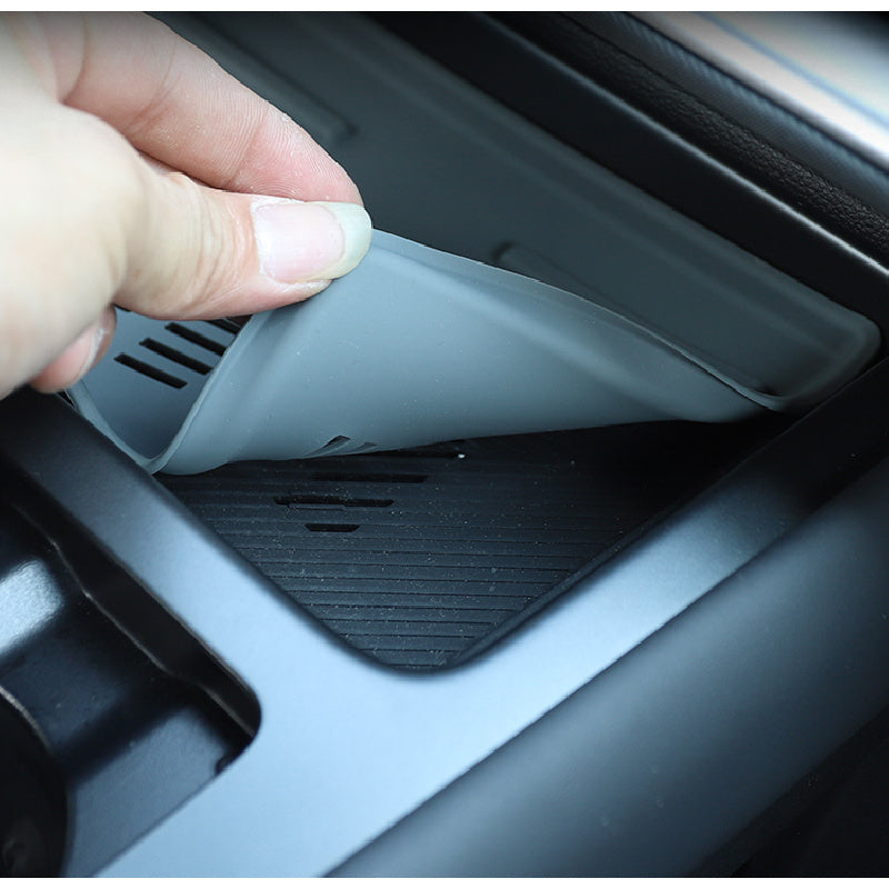 BAIC BJ30 Wireless Charging Pad & Center Console Protector